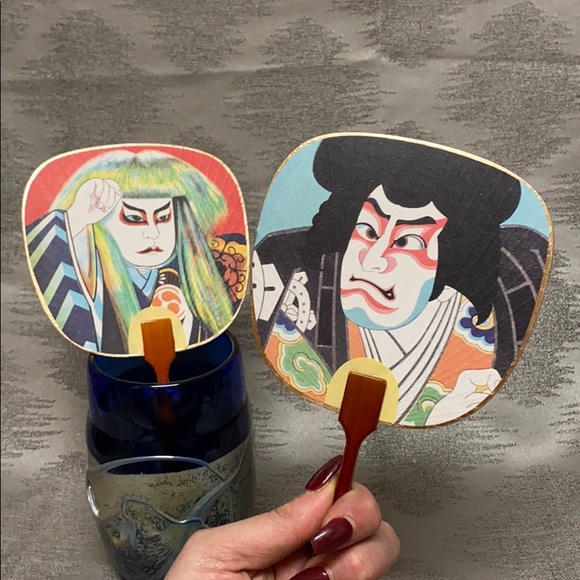 Pair of paddle decorative theatrical makeup fans - Picture 2 of 6